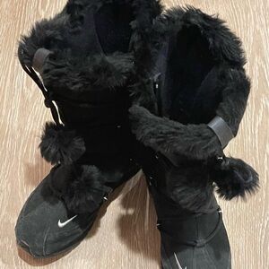 Nike Black Textured Sole Boots